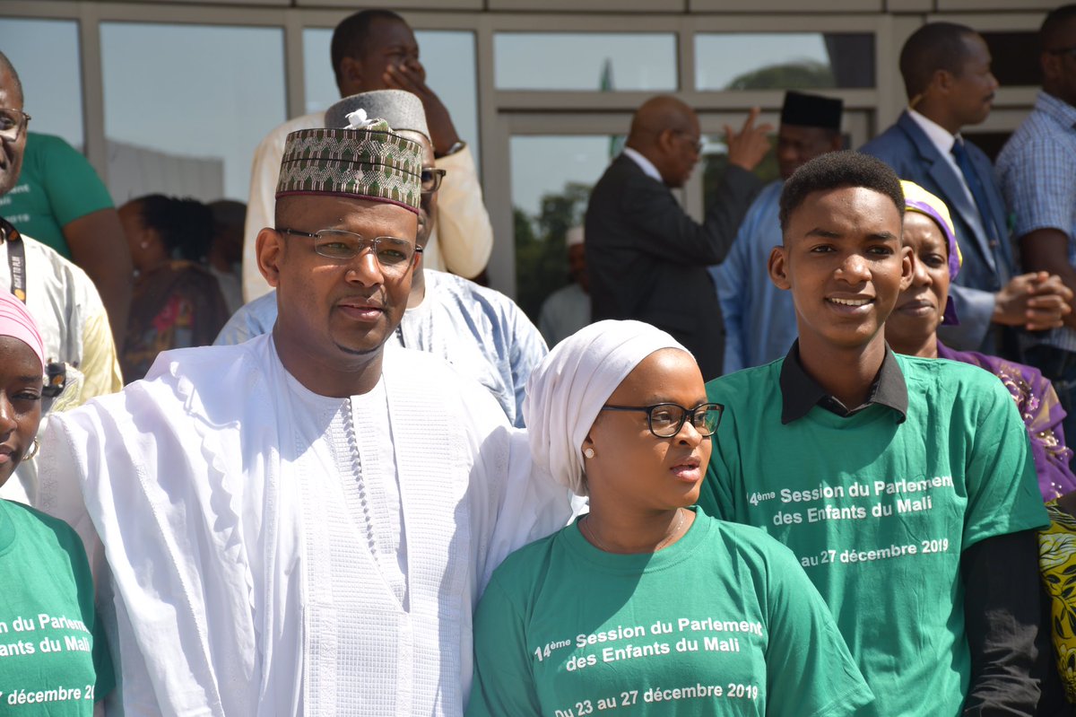 PNEMaliOff's tweet photo. Cérémonie d’investiture de la 14ème session ordinaire du parlement national des enfants du Mali, sous la présidence du premier ministre, son excellence Dr Boubou Cissé.
@GouvMali 
#Mali https://t.co/7w1C5Gviax