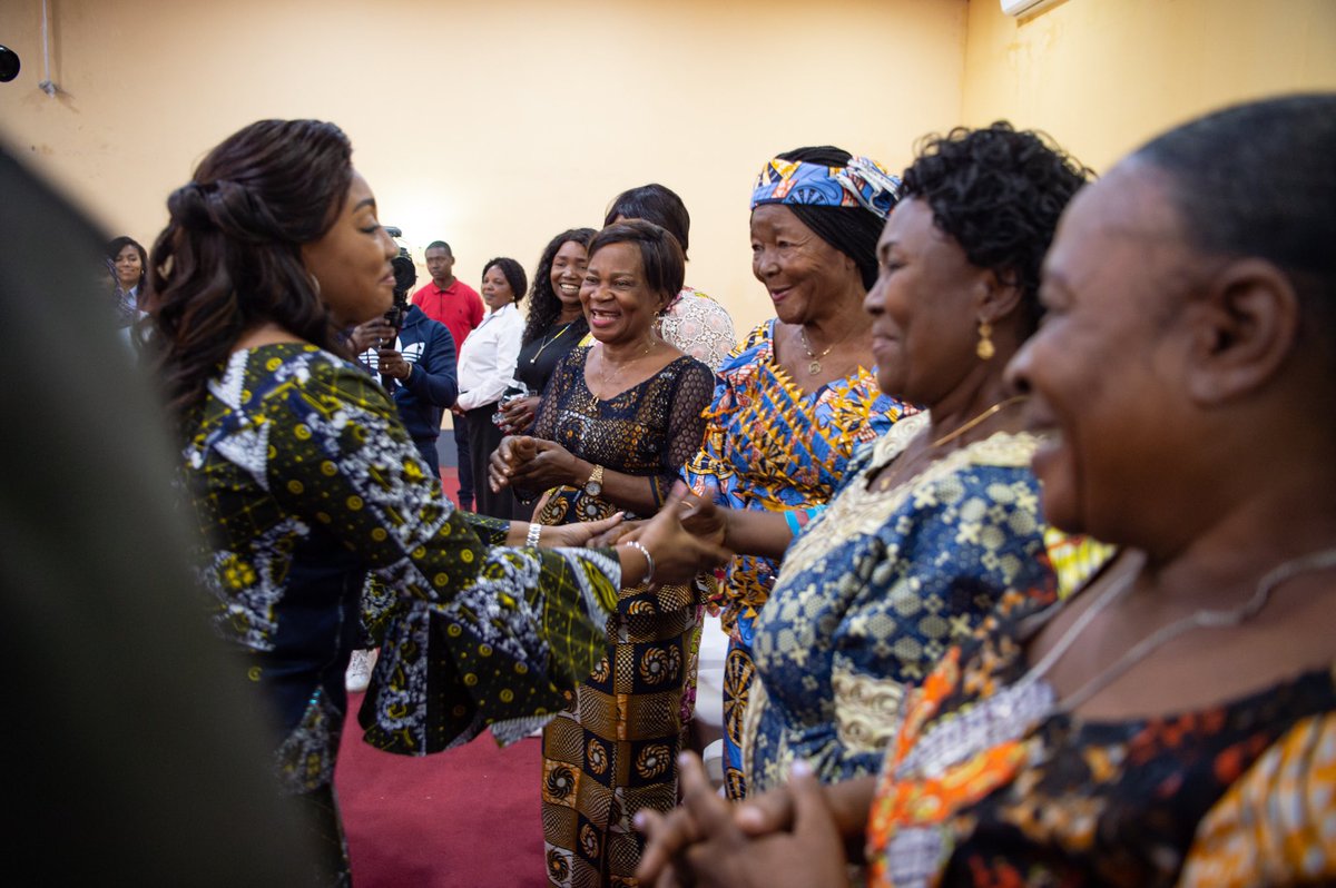DeniseNyakeru's tweet photo. Aux maman de l’UDPS ce Jeudi 26/12, j’ai repris le voeux principal du président de la République pour 2020 :  soyons des femmes qui participent activement à la renaissance de notre pays en aimant et en manifestant l’amour envers notre prochain.

#RDC #Femme #UDPS #BonneAnnee2020 https://t.co/6HRkxasCQi