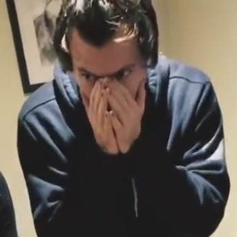 isfucking_real's tweet photo. #WhoisLarry

Yo preguntandome// Yo
que es Larry         // recordando
si es un lugar o    // que es una 
sentimiento o      // langosta
 algo https://t.co/2WDbL7Kmsp