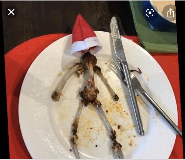 jojomom1974's tweet photo. Your elf is dead....#elfontheshelf #dead #dying #mykindofhumour https://t.co/C0ZCQHhREr