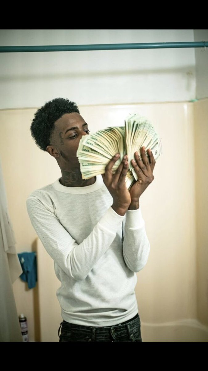 PouringUpCrazy's tweet photo. Some shit you told me I kept a secret but you ain’t do the same ...🏚💔 #BandChasing https://t.co/3mGzvQnRsF