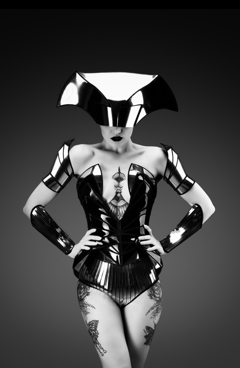 divampcouture's tweet photo. Photo: @warpedgalerie 
model: @meowbulle 
oufit: @divampcouture https://t.co/rCBghCHAfn