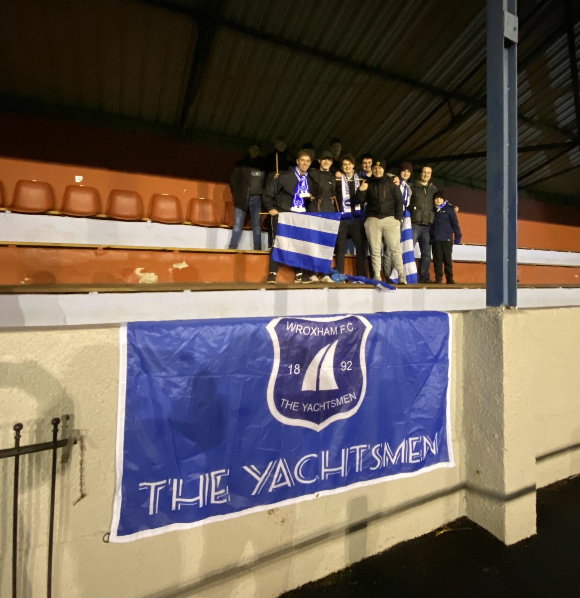 The_Yachtsmen's tweet photo. The tide is in at @ThetfordTownFC #bluewave #ahoy #Nonleague #grassroots #fredster https://t.co/vm1I22oA4T