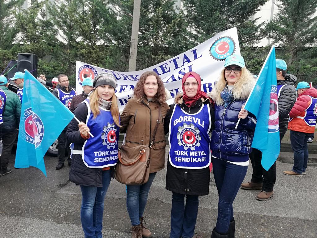 HediyeBas53's tweet photo. Akwel işçisi yanlız değildir #DireneDireneKazanacağız #Akwell https://t.co/yZ6d1SIPjq