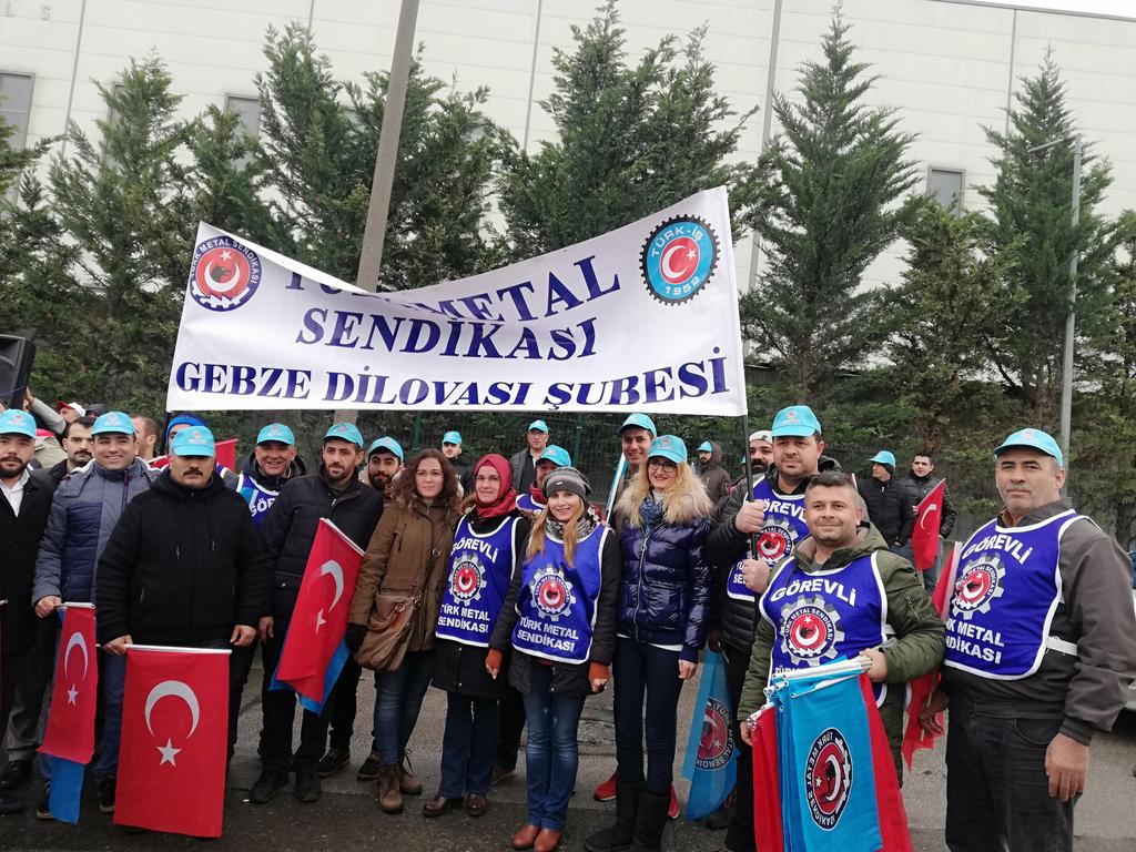 HediyeBas53's tweet photo. Akwel işçisi yanlız değildir #DireneDireneKazanacağız #Akwell https://t.co/yZ6d1SIPjq