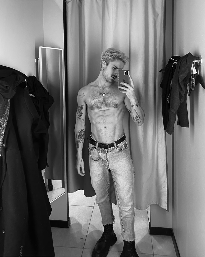 soydanirubio's tweet photo. Fiting rooms makes me horney 🔥🍼 https://t.co/6oqI3FZejr