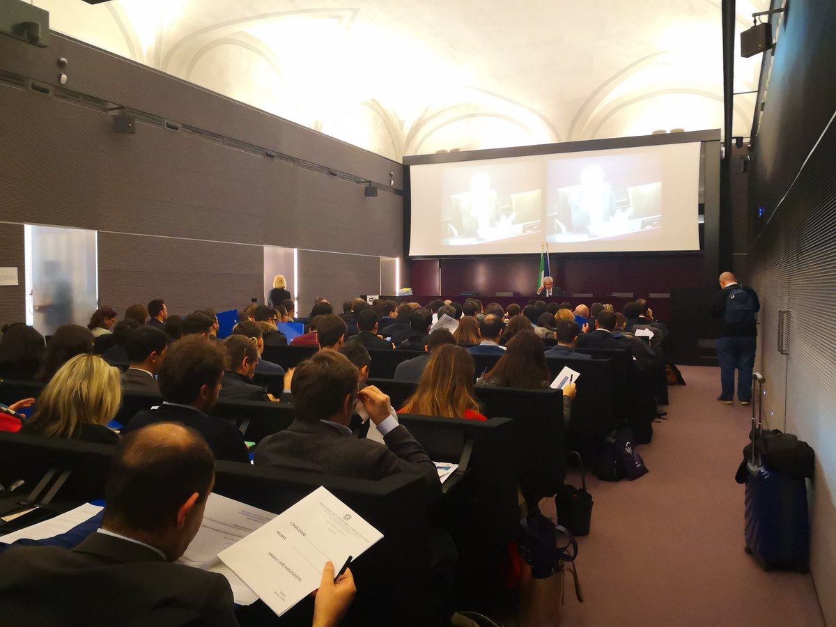 AssuntaDAquale's tweet photo. Benvenuti ai nuovi colleghi funzionari, che oggi al @MEF_GOV hanno finalmente firmato il #contratto. Congratulazioni! https://t.co/A2cbnYHyoL