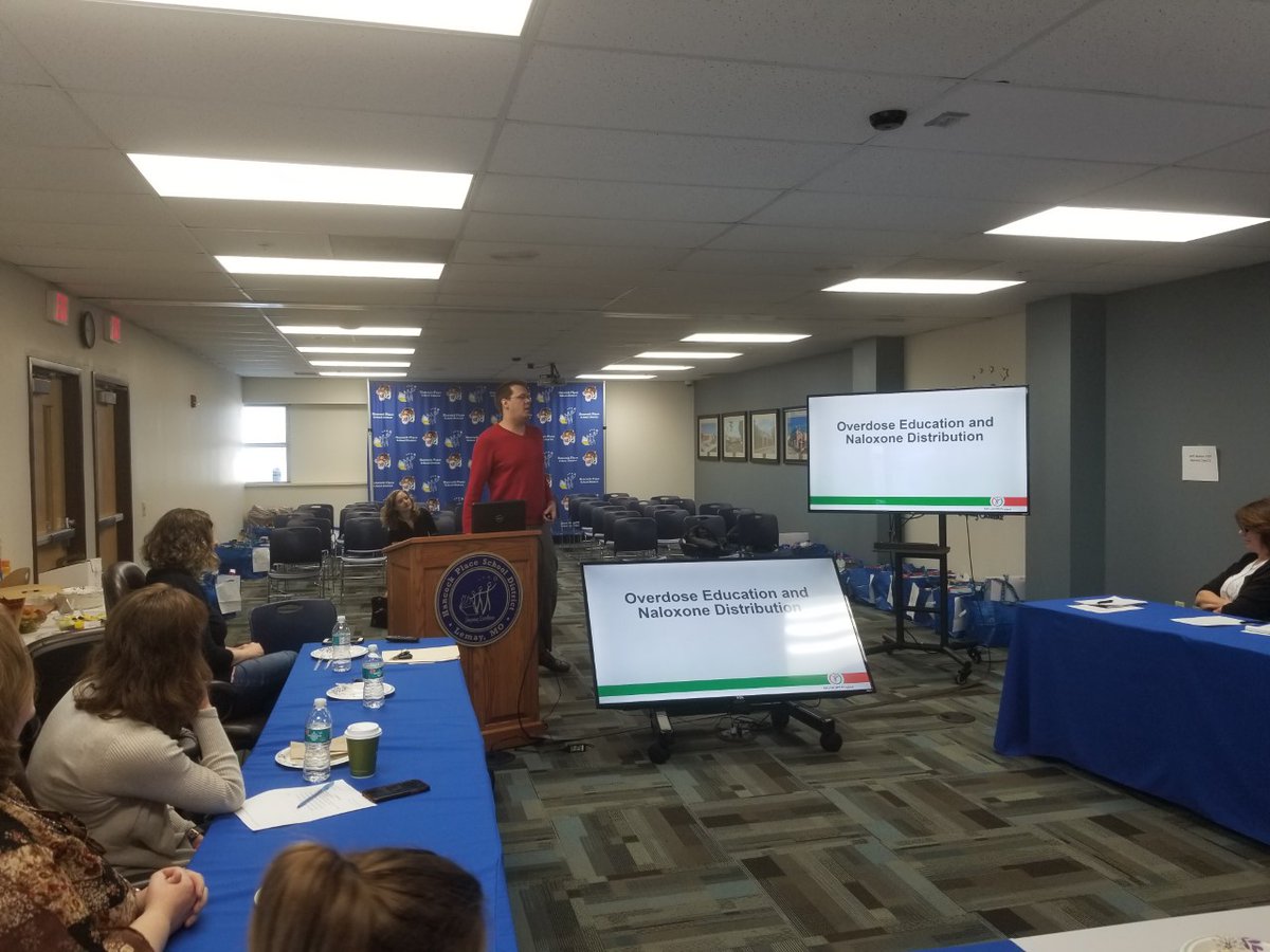 ifmstl's tweet photo. Last week iFM hosted a continuing education event for our staff led by NCADA to learn about opioid addition and how to incorporate awareness of this issue into our practices. https://t.co/nRFjykZbqV
