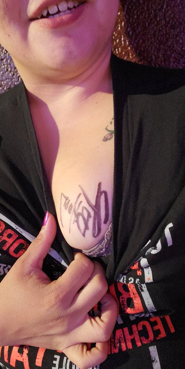 xBeanz93x's tweet photo. I've definitely had my fan girl moments #StrangeMusic @jlbhood @therealJoeyCool #memories #TheBlackSheep https://t.co/qpaO2kJRYS