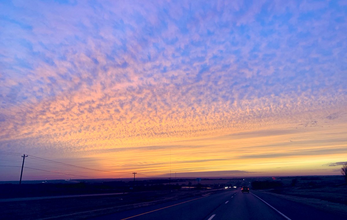 __CF7's tweet photo. 🌅that Oklahoma sunset hits different. 
12/26/19 https://t.co/Lwxtdos57y