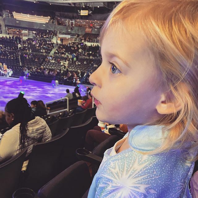 Pants15's tweet photo. #disneyonice https://t.co/YZTknRuDFO https://t.co/qrxV46HM9W