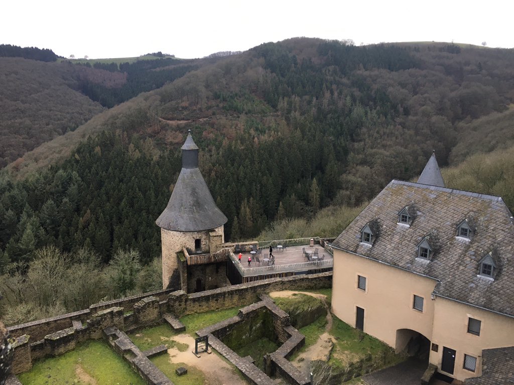 betsychng's tweet photo. #Luxembourg #castles #vianden #bourscheid #afterdark #nightlights #betsytravels https://t.co/3Bxt9zwfQx