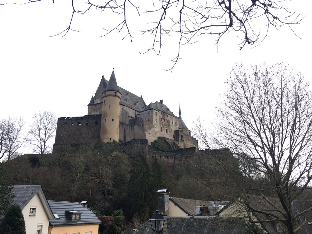 betsychng's tweet photo. #Luxembourg #castles #vianden #bourscheid #afterdark #nightlights #betsytravels https://t.co/3Bxt9zwfQx