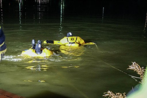Um bei Eisrettungseinsätze vorbereitet zu sein, wurden heute Abend in #Sindelfingen der Umgang mit speziell für die Eis-/Wasserrettung konzipiert #Überlebensanzüge geübt. 

Die wichtigsten Regeln  hat die DLRG in einer Übersicht zusammengestellt.

dlrg.de/informieren/fr…