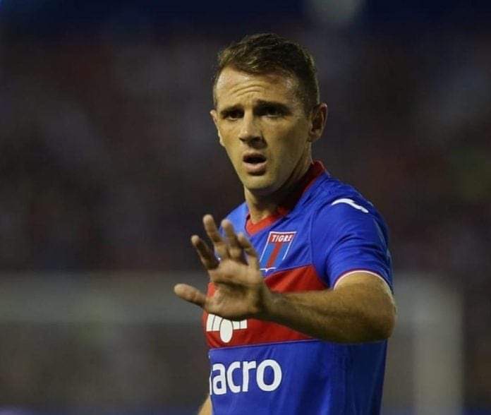 tebuscomatador_'s tweet photo. |#Primera| 
SE VA MONTILLO 🔵🔴🔵🐯
La Ardilla se convertirá en nuevo refuerzo de la U de Chile.
El jugador había llegado al club a principios de 2018 de la mano de Cristián Ledesma. Se convirtió en unos de los emblemas en la obtención de la Copa de la Superliga https://t.co/K9hq50dpwl