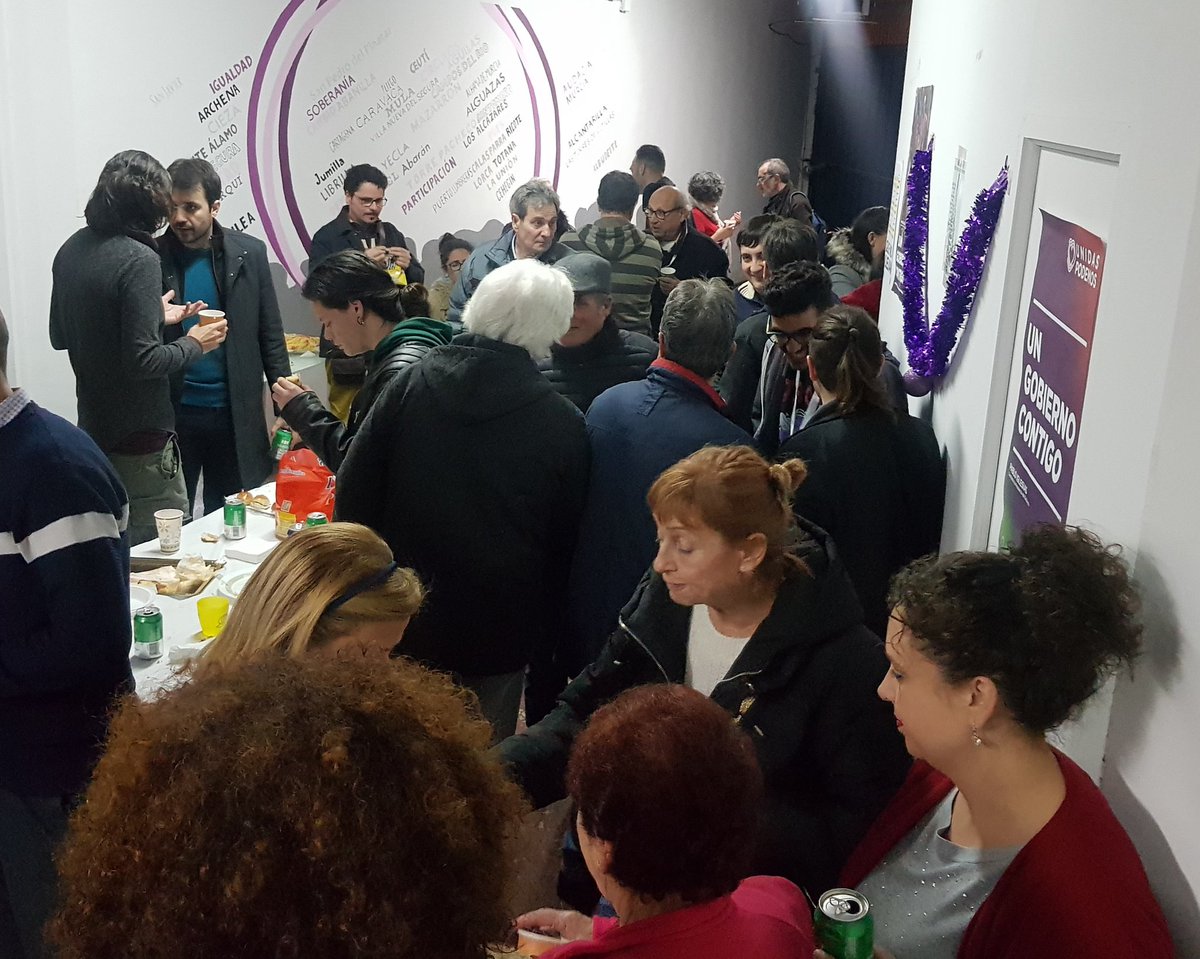 IUVRM's tweet photo. Compañer@s de @podemosmurcia e @IUVRM compartiendo raticos buenos con gente bonica 😊

#UnidasPodemos en las luchas y en las celebraciones, por un año 2020 lleno de rebeldía y conquista de derechos ✊🏽 ❤💜✊🏽 https://t.co/om8Eu0Arqv