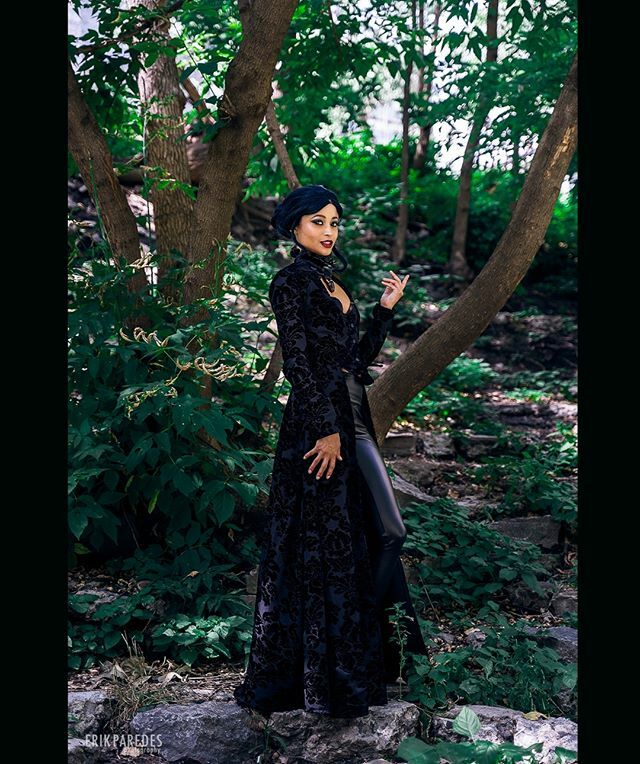 MeltingMirror's tweet photo. 2019 recap: Evil Queen Regina has been on my to-do list for ages and I finally came around to finishing the costume after hoarding the fabric for years.
Photo by @erikparedesphotography
🖤👑🖤
#evilqueen #ouatcosplay #onceuponatime #onceuponatimecosplay… https://t.co/HeINaNTFDK https://t.co/0zzWKM9AaT