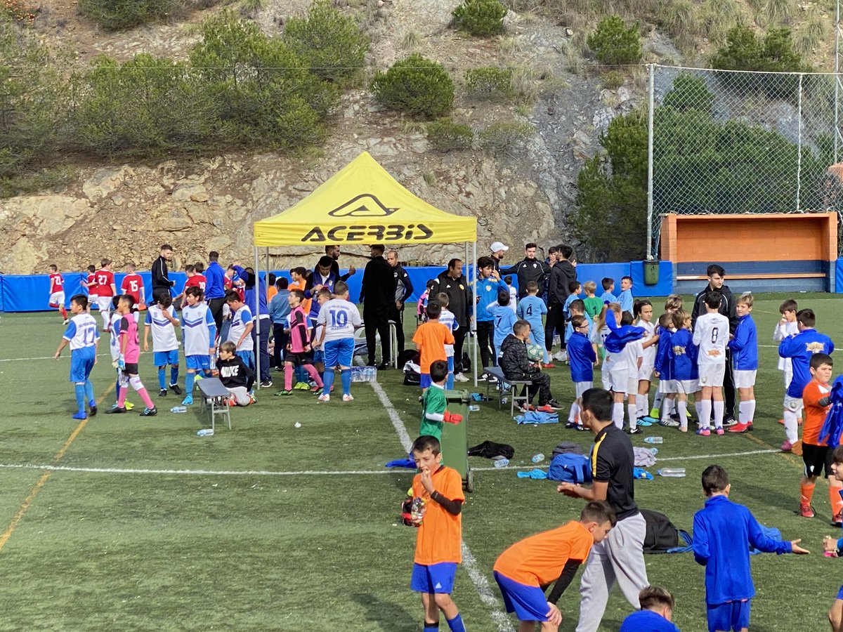 CanteraMFC's tweet photo. Hoy nuestros equipos de Liga Local #Minipeques #Peques #Benjamines y #Alevines han disfrutado del Torneo @mparaisocf recogida de alimentos no perecederos Navidad 2019 leer mas⤵️
https://t.co/iAt8U0dS4Q
#SoñemosEnGrande
@CanteraMFC @marbella_fc https://t.co/8fRMI9m7WV