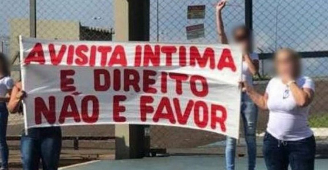 bolsoliber's tweet image. A ministra Damares Alves quer acabar com visitas íntimas em presídios. 

Qual a sua opinião? 🤔