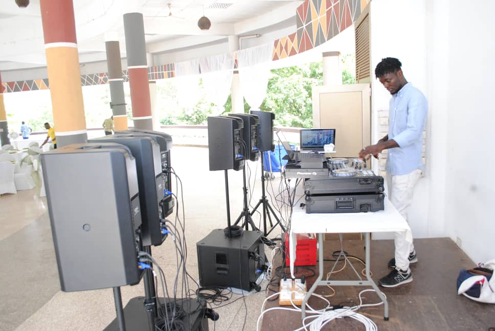 djamoroso2k17's tweet photo. A DJ can't just play one song. It's about playing a set, or how you connect songs in those two hours, and where you place them.
#DjAmorosoGh
#MusicArenaGh
#ChangesRecords
#GyaeMe https://t.co/BSlrrZK1JE
