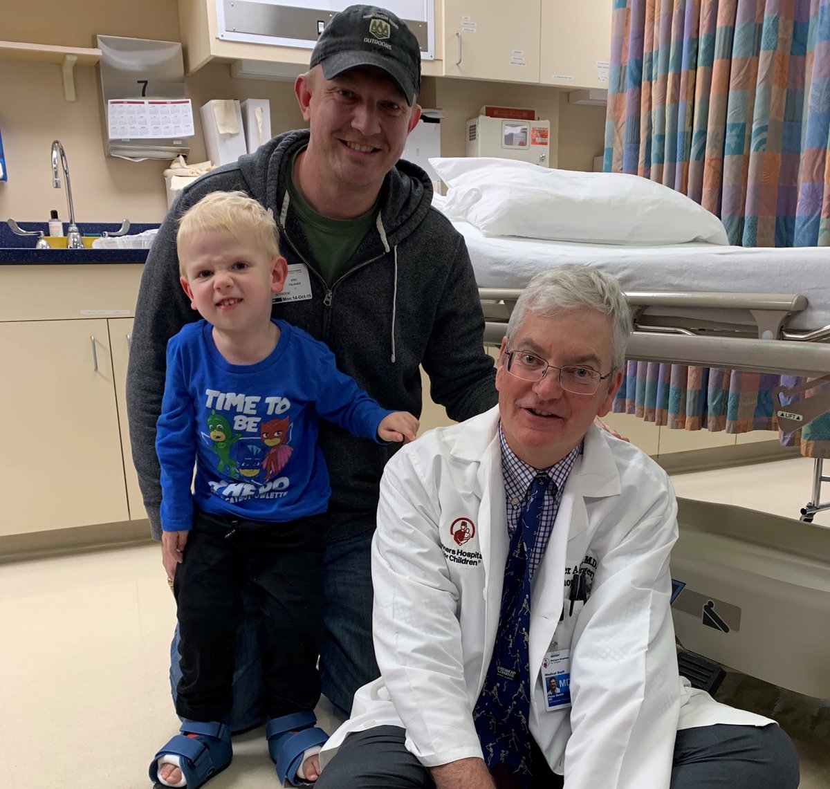 ShrinersChicago's tweet photo. Watch Mason save #buzzlightyear during #physicaltherapy. He is relearning to walk. M's parents are pros at getting him to work to be stronger w/ our #orthopaedics #rehabilitation &amp; POPS teams.  https://t.co/ITlkKKwYa2 @shrinershosp https://t.co/JnW64MmpHi