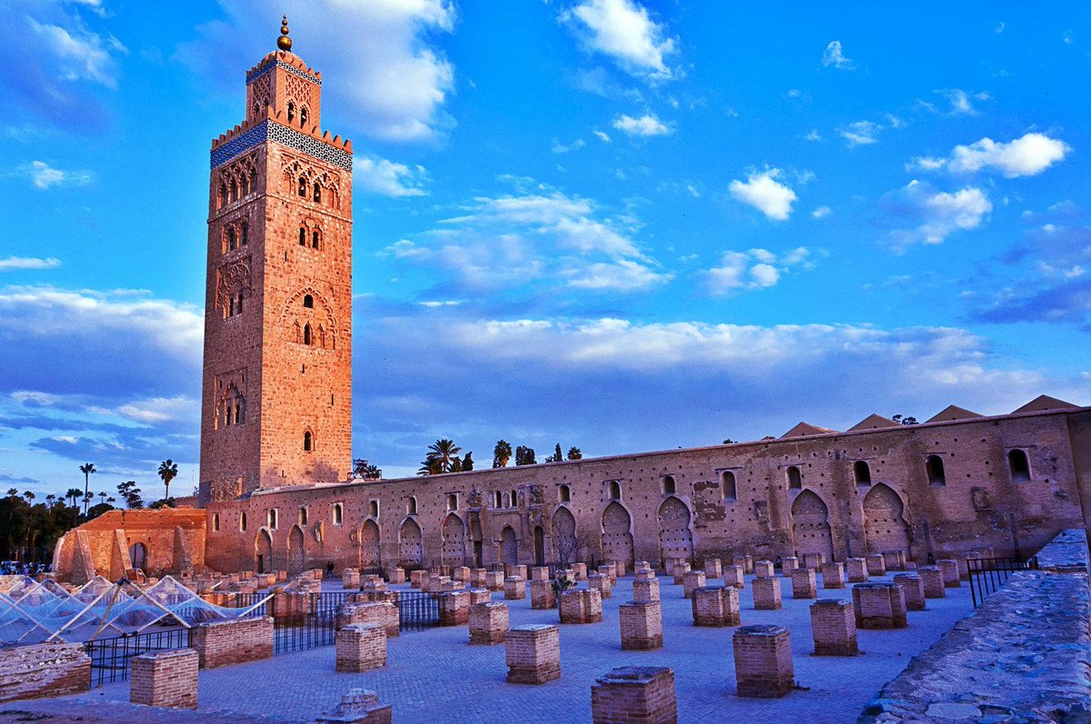 Plan your next trip to the exotic, yet exquisitely decorated city of #Marrakech; the most visited place in the Kingdom of #Morocco🇲🇦. Snake charmers, Acrobats and Fortune Tellers are some of the many things synonymous with this medieval city.

BOOK HERE!👉gertietravel.com/5-nights-from-…