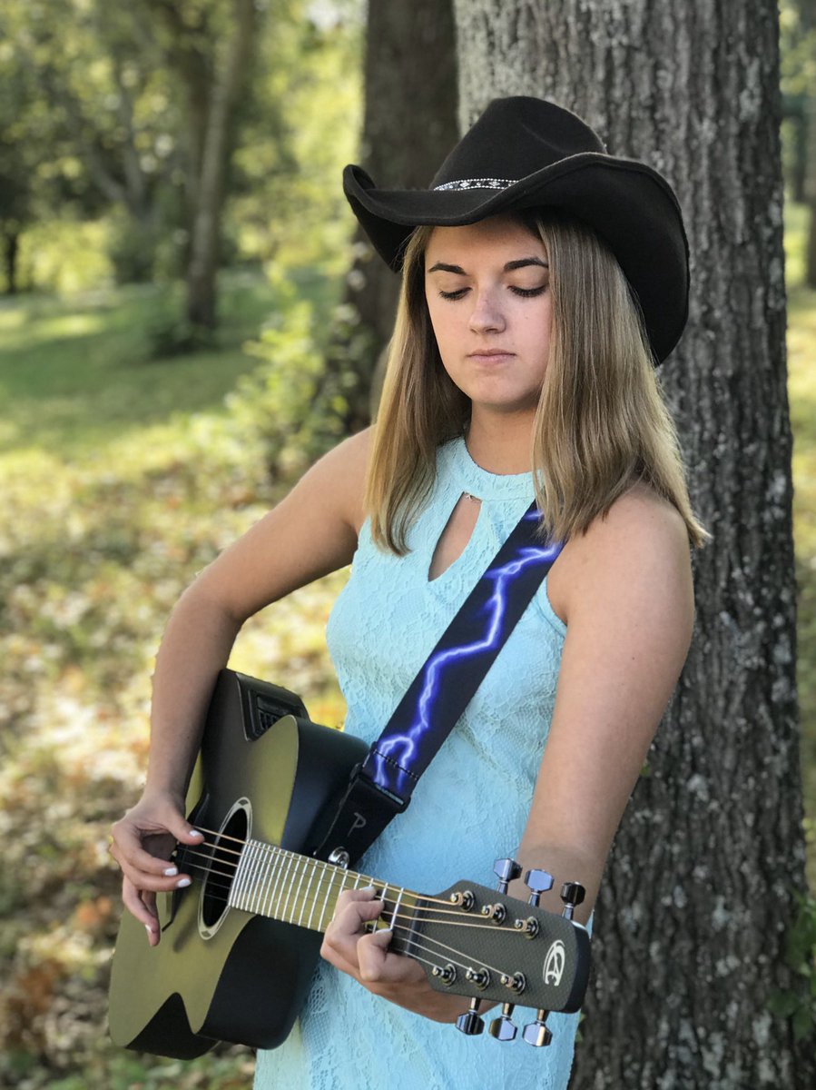KamriMusic's tweet photo. “Don’t tell me the sky’s the limit when there are footprints on the moon.” ~ Brandt Paul ❤️ https://t.co/PL9xGSkkNL