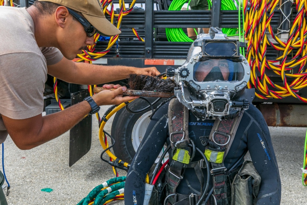USPACOM's tweet photo. .@PacificFleet Sailors assigned to Underwater Construction Team #UCT2 Construction Dive Det. Bravo #CDDB are performing maintenance on a @NBGuam wharf. #ForgedByTheSea #MarineRepairs #Readiness #FreeandOpenIndoPacific. https://t.co/YXWmIbVHcV