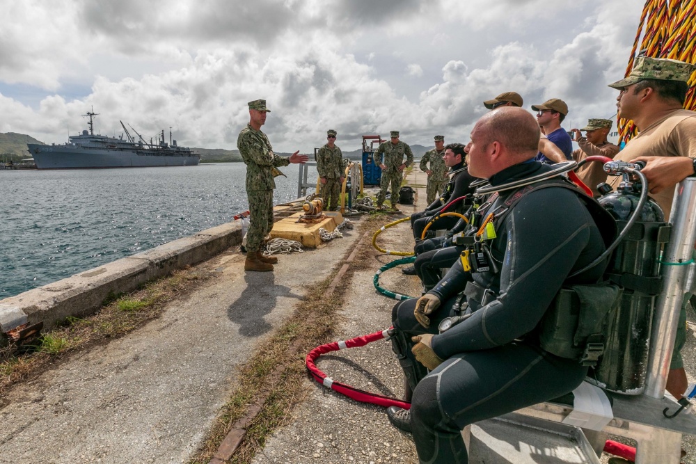 USPACOM's tweet photo. .@PacificFleet Sailors assigned to Underwater Construction Team #UCT2 Construction Dive Det. Bravo #CDDB are performing maintenance on a @NBGuam wharf. #ForgedByTheSea #MarineRepairs #Readiness #FreeandOpenIndoPacific. https://t.co/YXWmIbVHcV