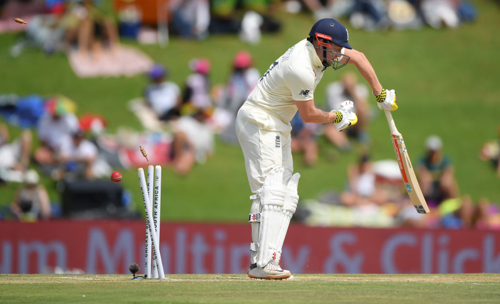South Africa are in a dominant position against England following another batting collapse on day two of the first Test 👉 bbc.in/2sqyvIe