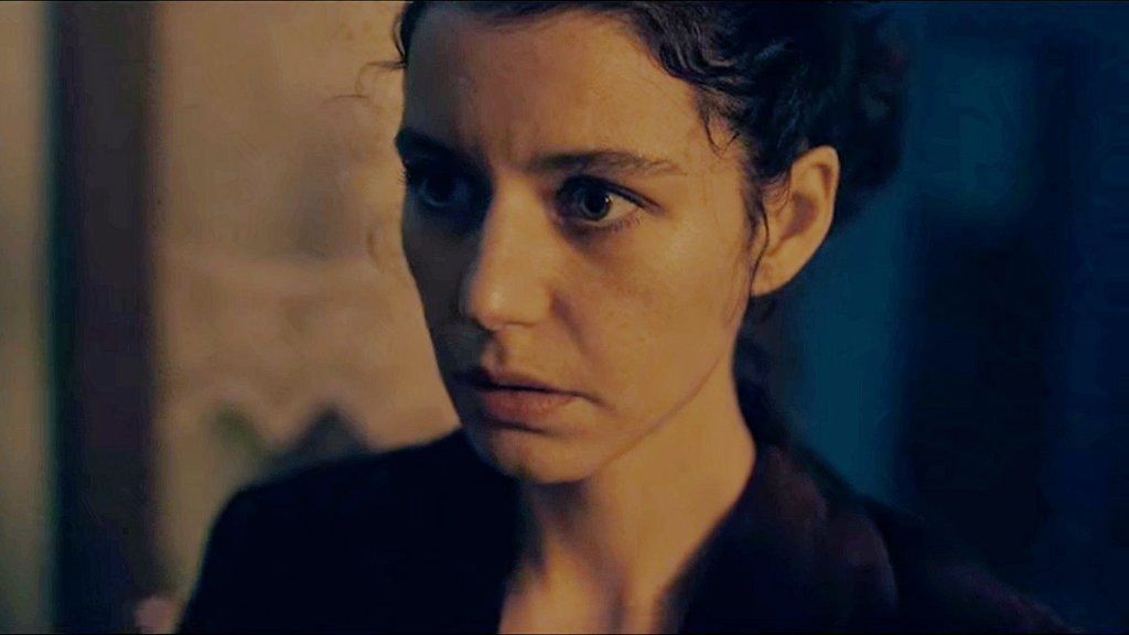 Otra cosa que no viene al caso pero... me gusta mucho cuando usan ese contraste de cálidos y fríos ✨💛💙
#Atiye #AtiyeNetflix #TheGift #BerenSaat