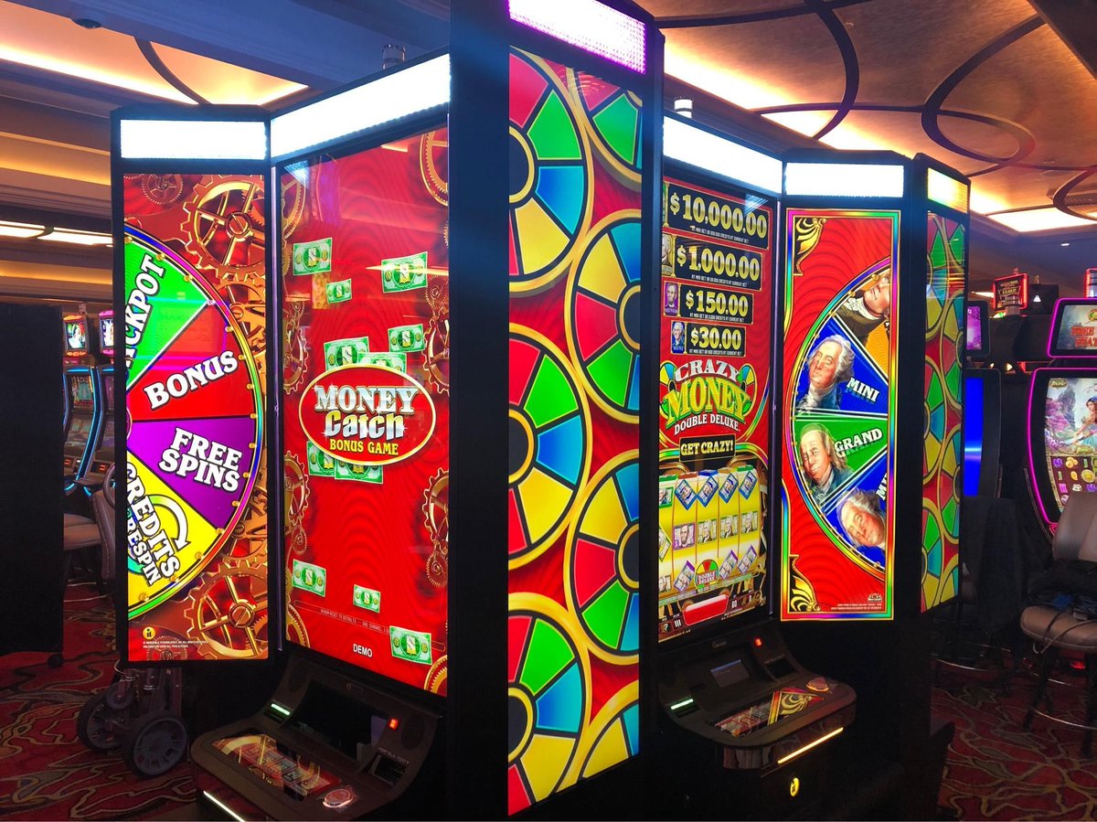 IncredibleGames's tweet photo. The Infinity Pilot rollout continues with this brand new install at @GrandSierra Resort & Casino! Crazy Money Double Deluxe is double the fun on all three stunning 4K game displays. #itsgames https://t.co/ftdui3n7e6