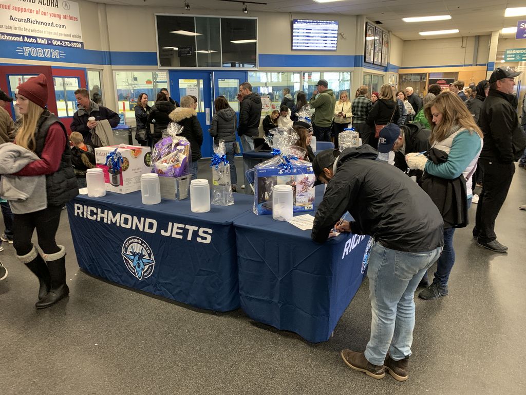RichmondJetsMHA's tweet photo. The 39th Annual Richmond International Bantam Midget Hockey Tournament is off to a great start! Always great to see all the crowds at Richmond Ice Centre! Thank you to all our volunteers helping out this weekend! #ribmht #richmondjets #RichmondBC https://t.co/bqVqGsbQlj