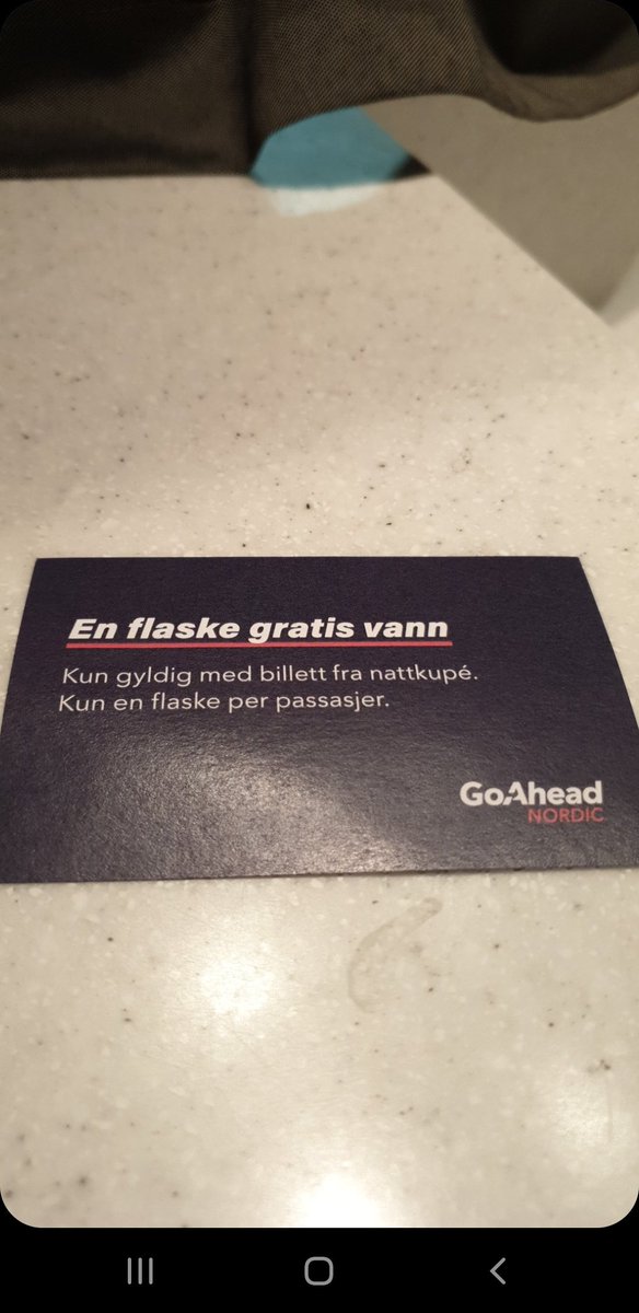 #Nattoget etter #jernbanereformen: Fortsatt gratis vassflaske. Den får du ved å fyrst gå til kafevogna og levera lappen du finn i kupeen som du får tilgang til med nøkkelen du aller fyrst må henta i kafevogna. 
Takk, <a href="/Hoyre/">Høyre</a>! 
@VyTravel pic.x.com/nN50eBziYM