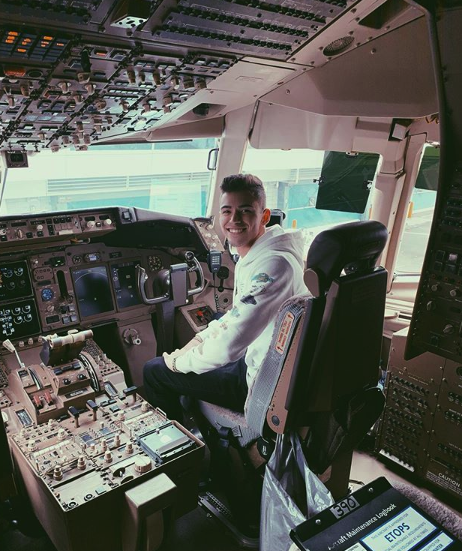PhoenixEast's tweet photo. Start your training with PEA and automatically secure the best seat on the plane! π€©
PC: @sebastian_moros (IG)
#FuturePilot #StudentPilot #Aviation #CockpitGoals #FlyPEA https://t.co/HDk4DsWOb4