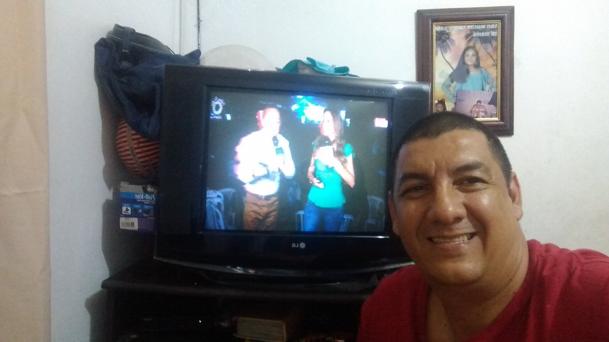 #ElMejorParcheDeFeria <a href="/ElGatoArceArce/">Ricardo Arce</a> quiero boletas para mañana al mejor parche carpa la 50