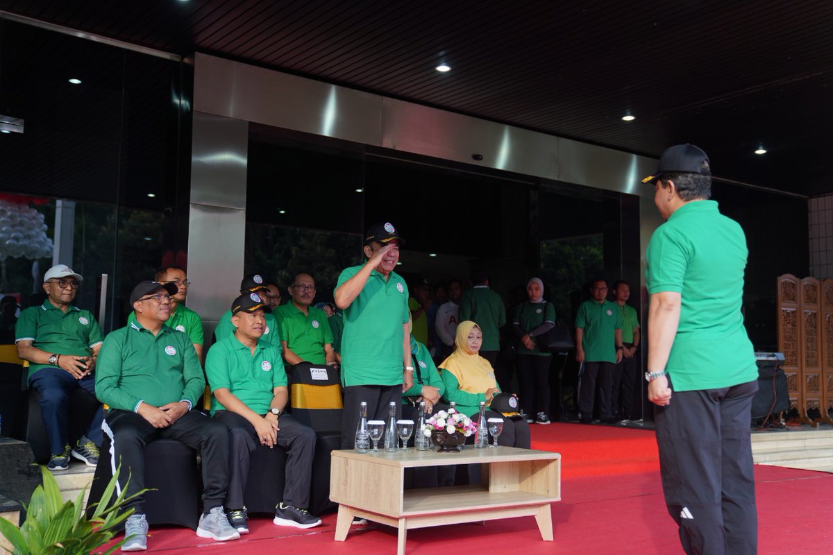 Itjen_Kemenag's tweet photo. Rangkaian Peringatan HAB ke-74 di Mulai Hari ini. Menag RI Jenderal TNI (Purn) H Fachrul Razi, menerima Penghormatan Ketua Panitia Pusat Hari Amal Bakti (HAB) Ke-74 Kemenag RI. Jumat, 27 Desember 2019.
#HAB74 #Kemenag #ItjenKemenag https://t.co/8QMb3ea0vu