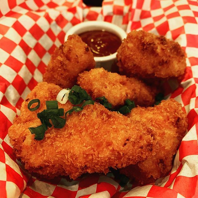 parkpub's tweet photo. It’s #foodiefridays once again! This week we start with Southern Cheesy Mac Bites and finish with shepherd’s pie. #filling #comfortfoods for your wintry chills. #yummy😋😋 #phinneysfirststop .
.
.
.
#comfortfoodie
#seattlefoodscene
#foodie_munchies
#co… https://t.co/Po8kO5pIpR https://t.co/vUupyT2B8d