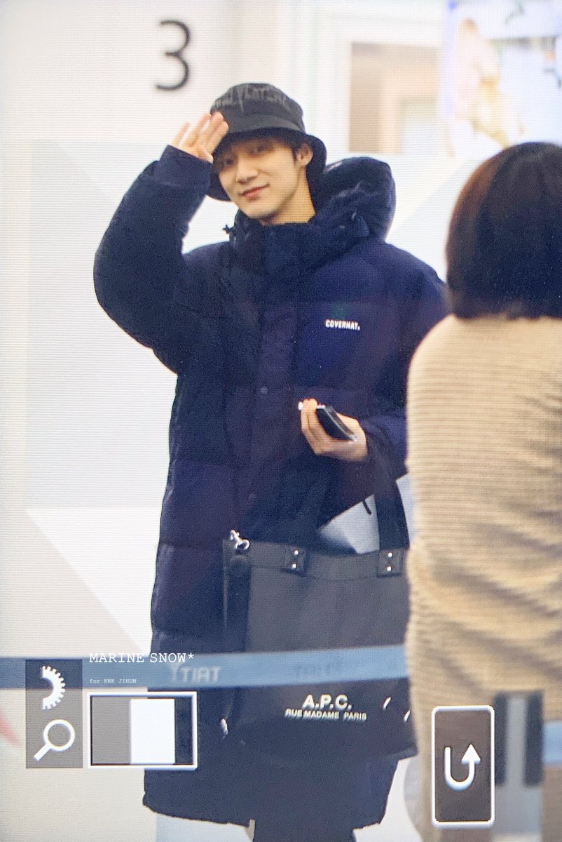 marinesnow0220's tweet photo. 191228 하네다 프리뷰
👋🏻👋🏻

-

#크나큰 #지훈 #김지훈 
#KNK #JIHUN #KIMJIHUN
#지훈짱짱 @KNKOfficial220 https://t.co/9eJSVKIwo4