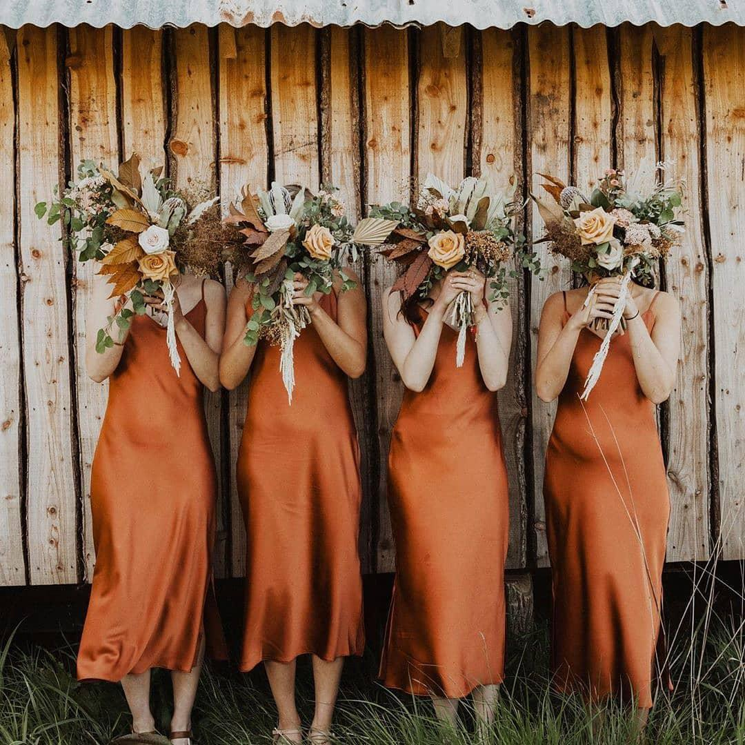 Just stop and admire this beauty! Love it!💕 Would you choose this as your bridesmaids dress? Write in comments 😍

#weddingaustralia #bridesmaids  #bridesmaidsgowns #mismatchedbridesmaids #bridesmaiddress #bridesmaidbouquets #bridetribe  ( #📷 @throughthewildflowers )⁣