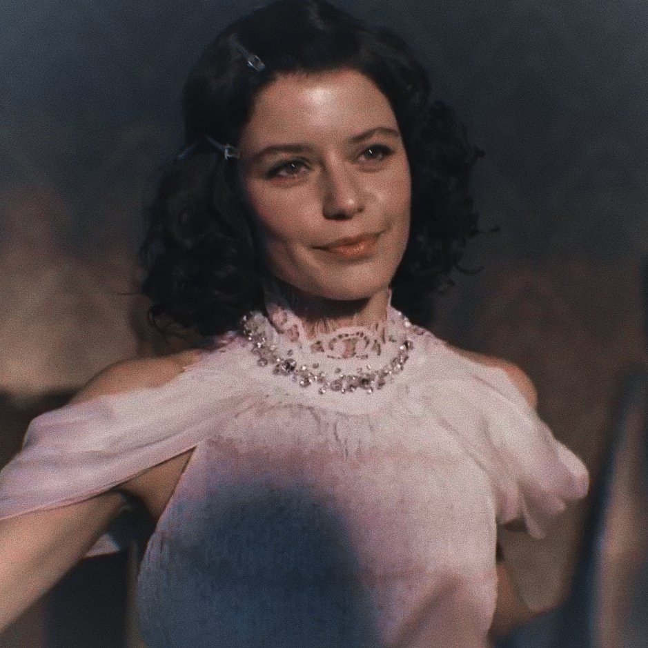 musti_dogan's tweet photo. “Nereden biliyorsun hayatının altının üstünden daha iyi olmadığını?” #Atiye #BerenSaat 👏 Sen başkasın https://t.co/n31u6t9T93