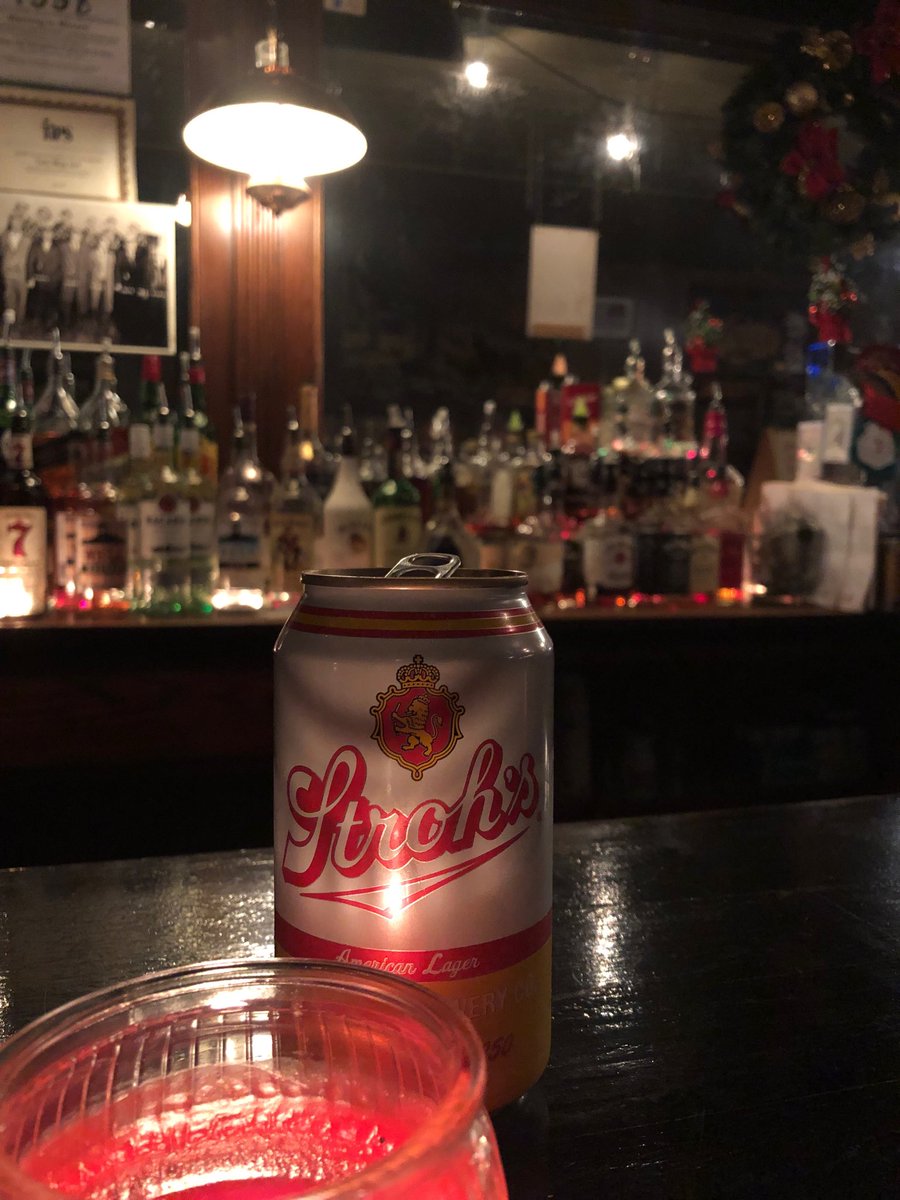 LoveDetroit1's tweet photo. No offense to ⁦@AltesBeer⁩, but it’s nice to see Danielle behind the bar at Two Way Inn! (I’ll be having an Altes after my Stroh’s.) @Daniell65180015⁩ #TwoWayInn #Detroit ⁦@After5Detroit⁩ #NortownDetroit ⁦@EaterDetroit⁩ #Strohs https://t.co/VRPpZxbK3u