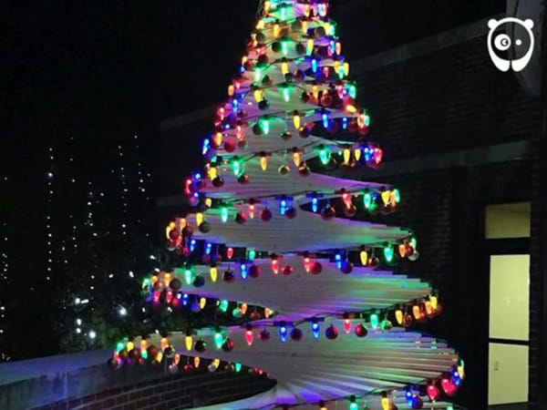 ThoniWenda2's tweet photo. Selamat hari Natal 25 Desember 2019. Dan menyosong tahun baru 1 Januari 2010. https://t.co/v7plygTAeY