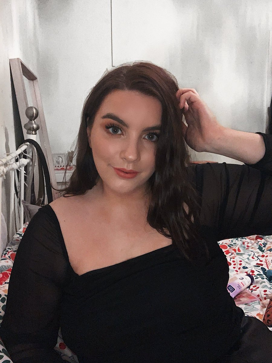 simply_opulent's tweet photo. Well and truly feeling myself. Here’s to 2020 and getting even sexier ladies xo https://t.co/TBv21bYUit