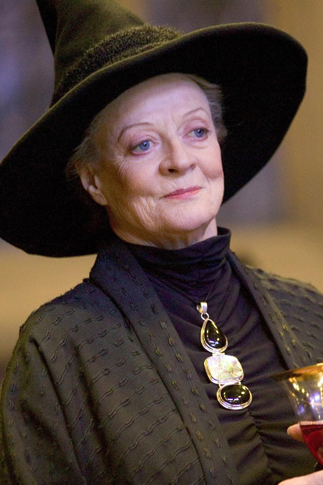 Hoy cumple 85 años la gran Maggie Smith. Luchó contra el cáncer mientras rodaba la octava película de Harry Potter porque no quería decepcionar a los fans. Ganadora de 2 Oscar, 3 Globos de Oro, 7 BAFTA, 4 Emmy y 2 SAG entre otros premios. Gracias por tanto.