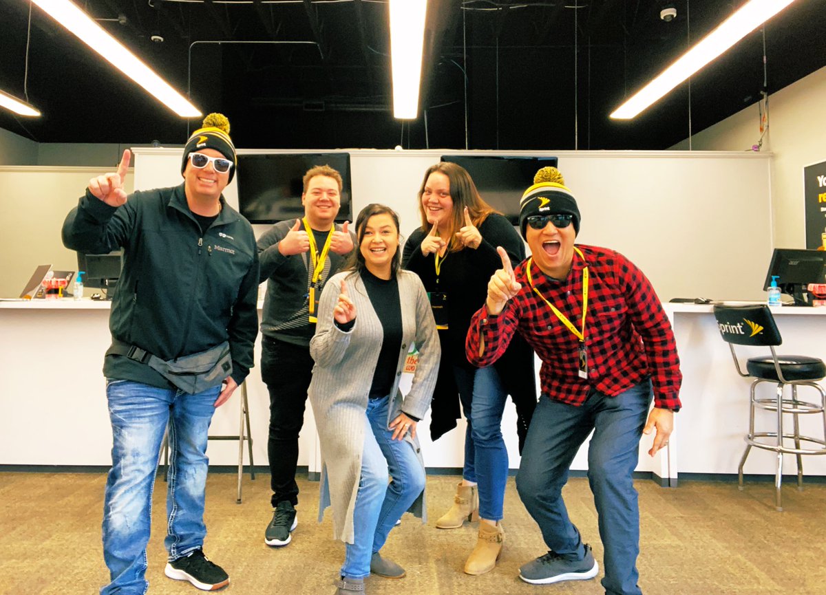SALINA the #DistrictManager rocks! Her team is passionate, engaged, and ready to servethe best deals in the wireless  #SprintFam #FridayFeeling