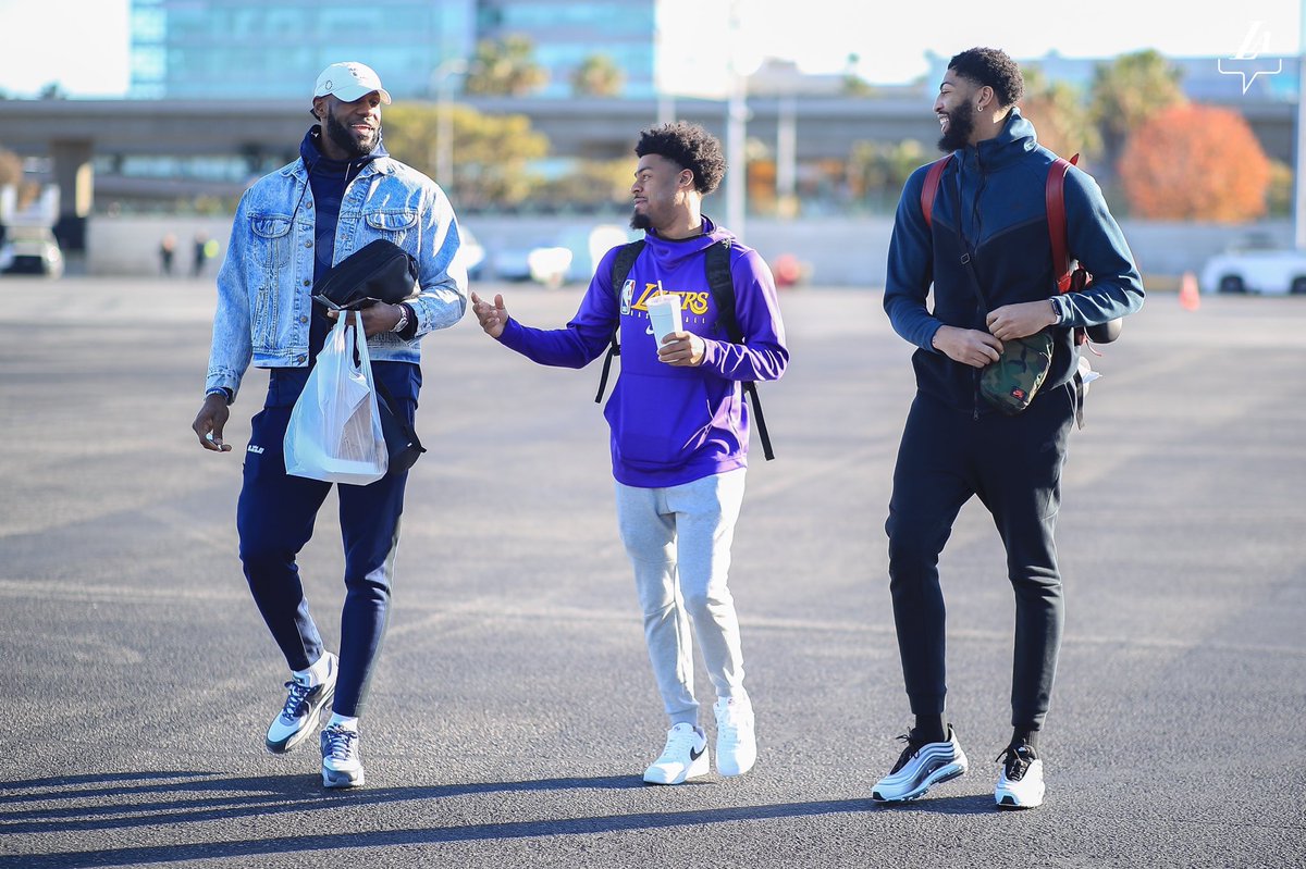 Lakers's tweet photo. Portland bound 🛫 #LakeShow https://t.co/a4litpO3Oa
