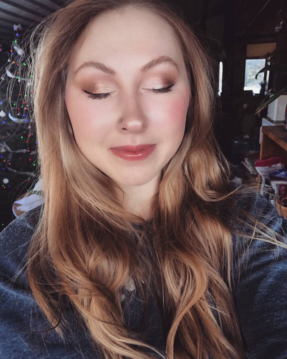 lizzylovescows's tweet photo. Makeup😍💄
#makeup #makeuplooks #beauty #eyeshadow #brows
@PFCosmetics
@purcosmetics https://t.co/uoIVTLPwtR