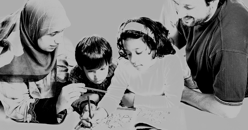 Kebahagiaan Dalam Keluarga: Go Ihsan - Dalam bahasa Arab ada empat kata yang berhubungan dengan kebahagiaan, yaitu sa`adah (bahagia), falah (beruntung) dan najat (selamat) dan najah (berhasil). Jika saadah (bahagia) mengandung nuansa anugerah Allah… dlvr.it/RM2Ry0