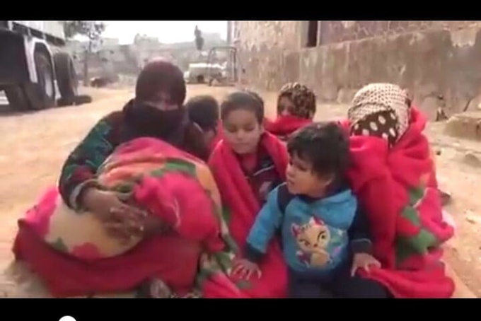 rubu4812's tweet photo. Are you able to sleep?
Knowing Syrian kids had to leave their warm homes because #ASSadPutin drop bombs on their houses & are now out in the open with 2ยฐ C, no tent, no food... sky looks like rain.... #Idlib_Under_Fire #SaveIdlibChildren via @kparadiseorg
https://t.co/aVjzO3iwsa https://t.co/FaF3YPxF6w